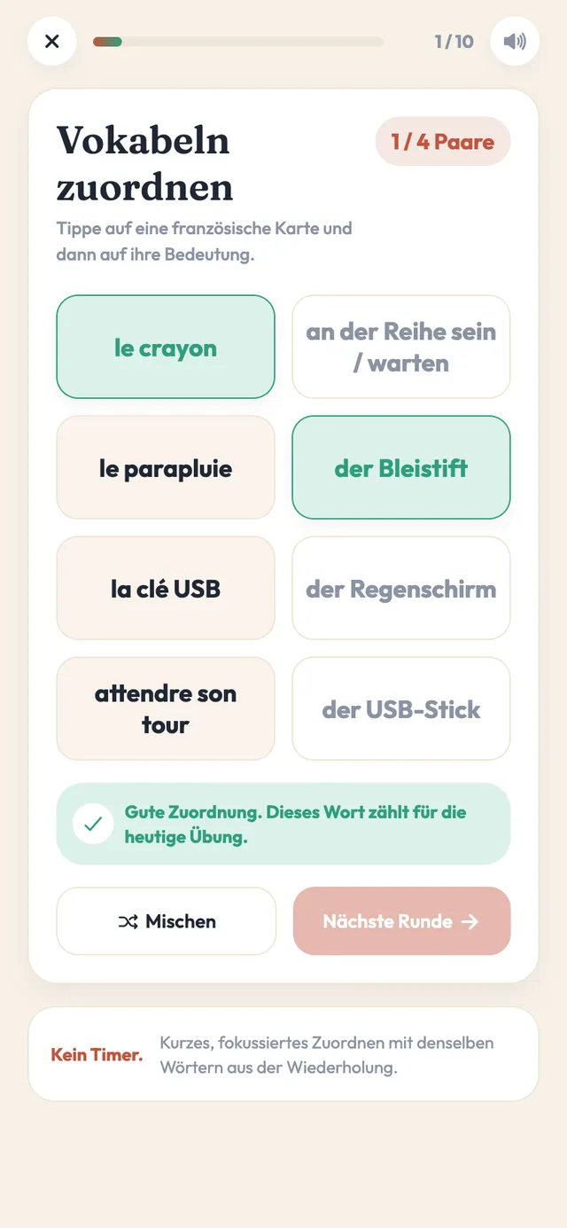 Das Vocab-Match-Feld in der App: vier französische Wörter und vier Bedeutungen als Kacheln, ein richtig gefundenes Paar grün hervorgehoben, darunter Schaltflächen zum Mischen und für die nächste Runde