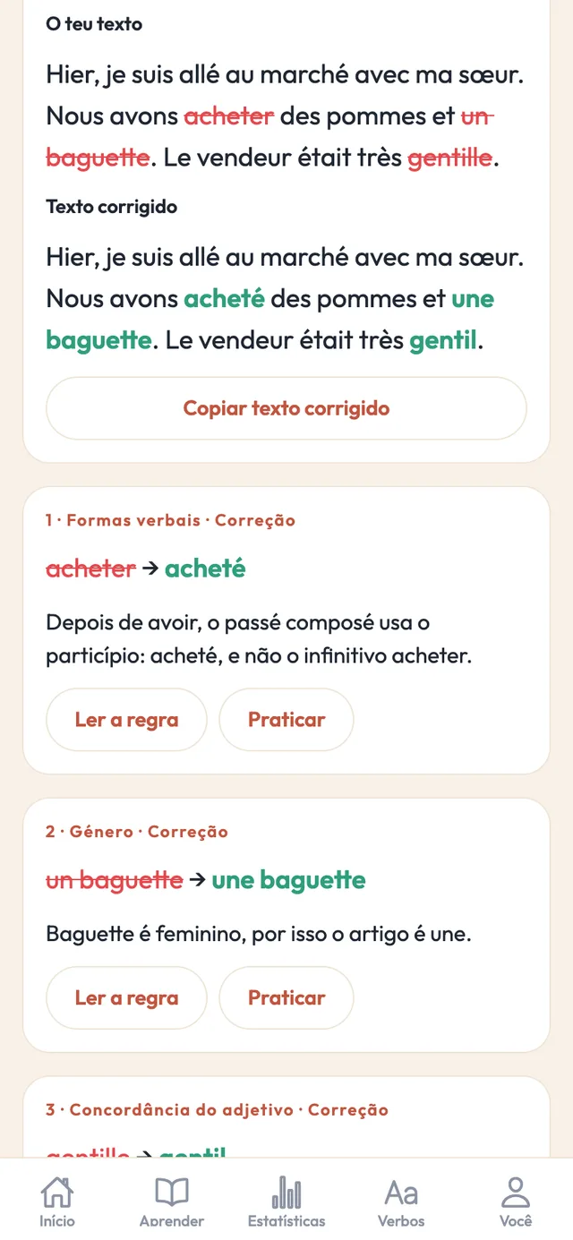 A revisão de escrita na app Practice French: o texto do aluno sobre a versão corrigida, com cada alteração marcada e explicada.